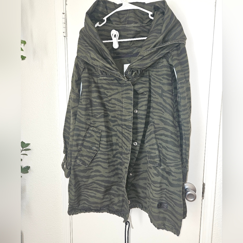 Adidas coat green and black stripes size xs